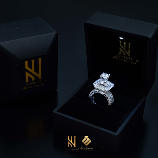 nhan-vang-italy-750-mau-370